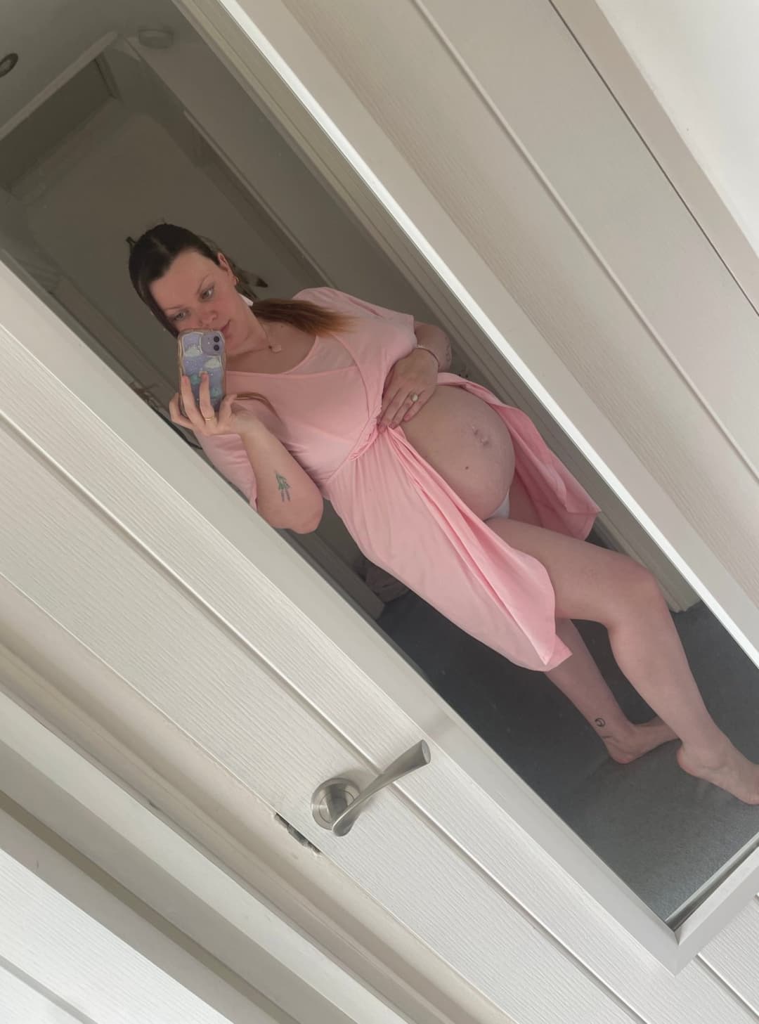 This pregnant mom needs to cum. Are you up for helping