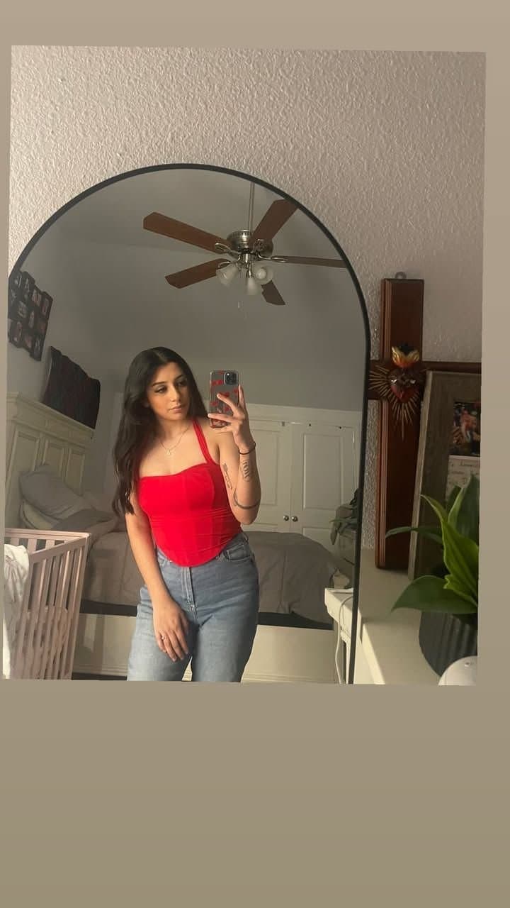 Tiny guy gets fucked - aShemaletube.com_1