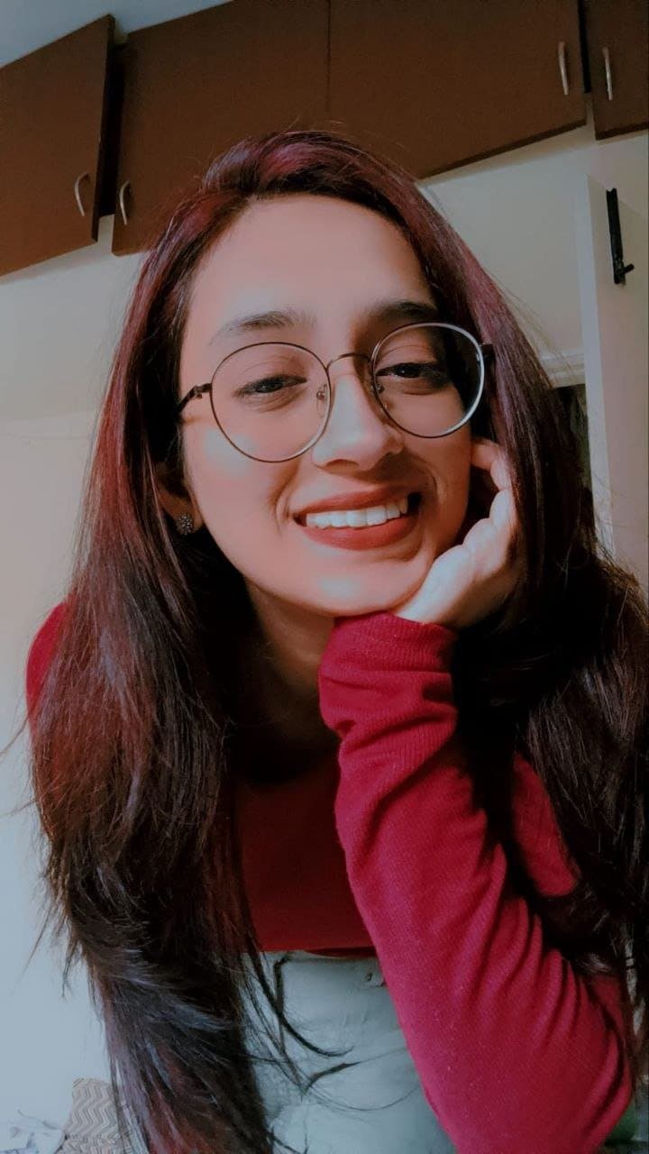 Desi Indian Horny Beautiful Club Girl With Different Guys Full Nude & Sucking Dick Blowjob