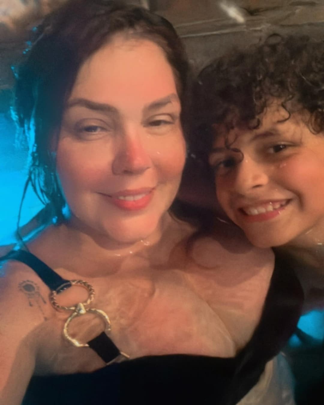 Simony, a cantora dos balões mágicos (originais e fakes)