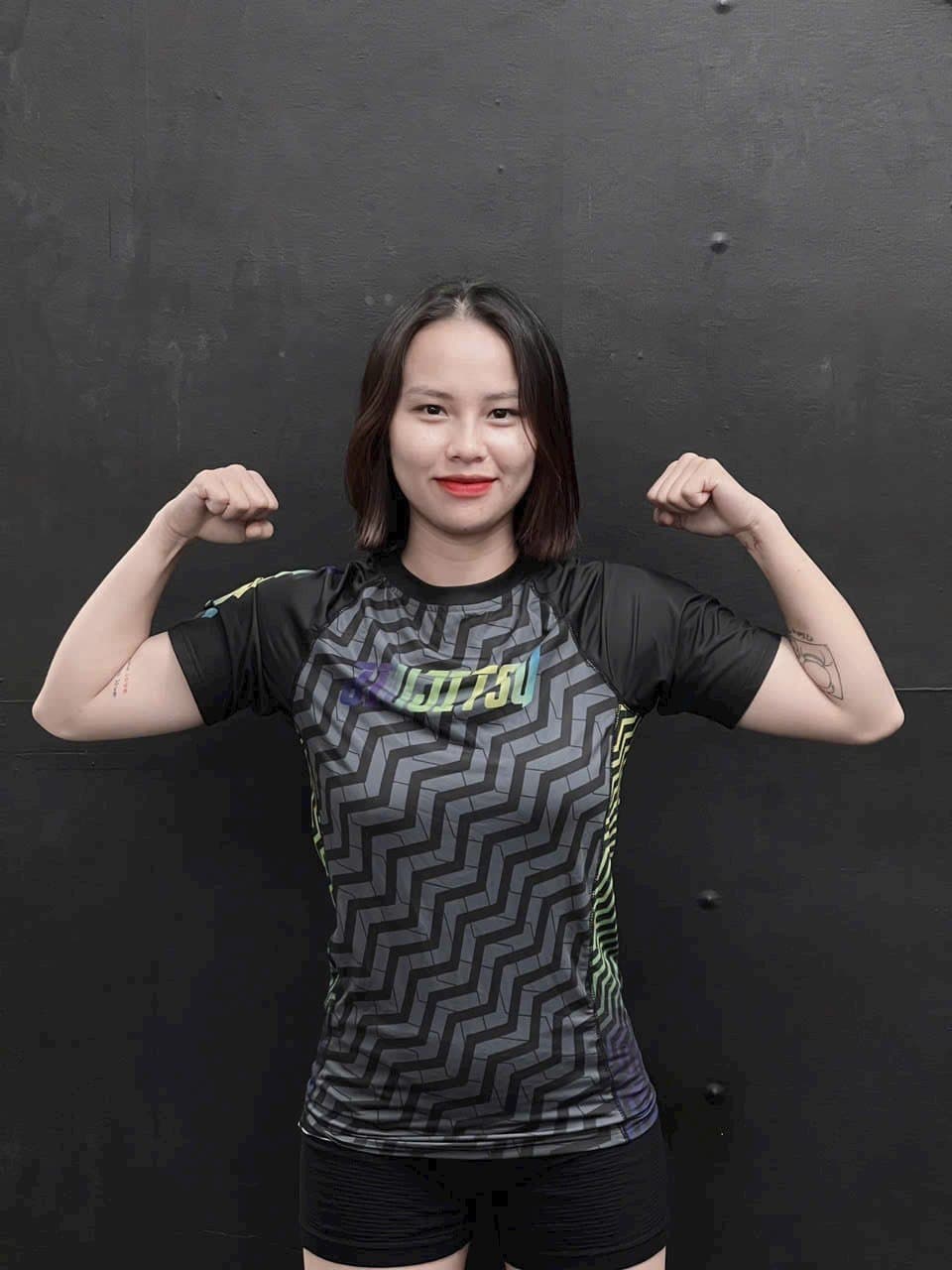 Sexy vietnam PE teacher, juicy fat ass and wet pussy when she teach her student, look at her beaty