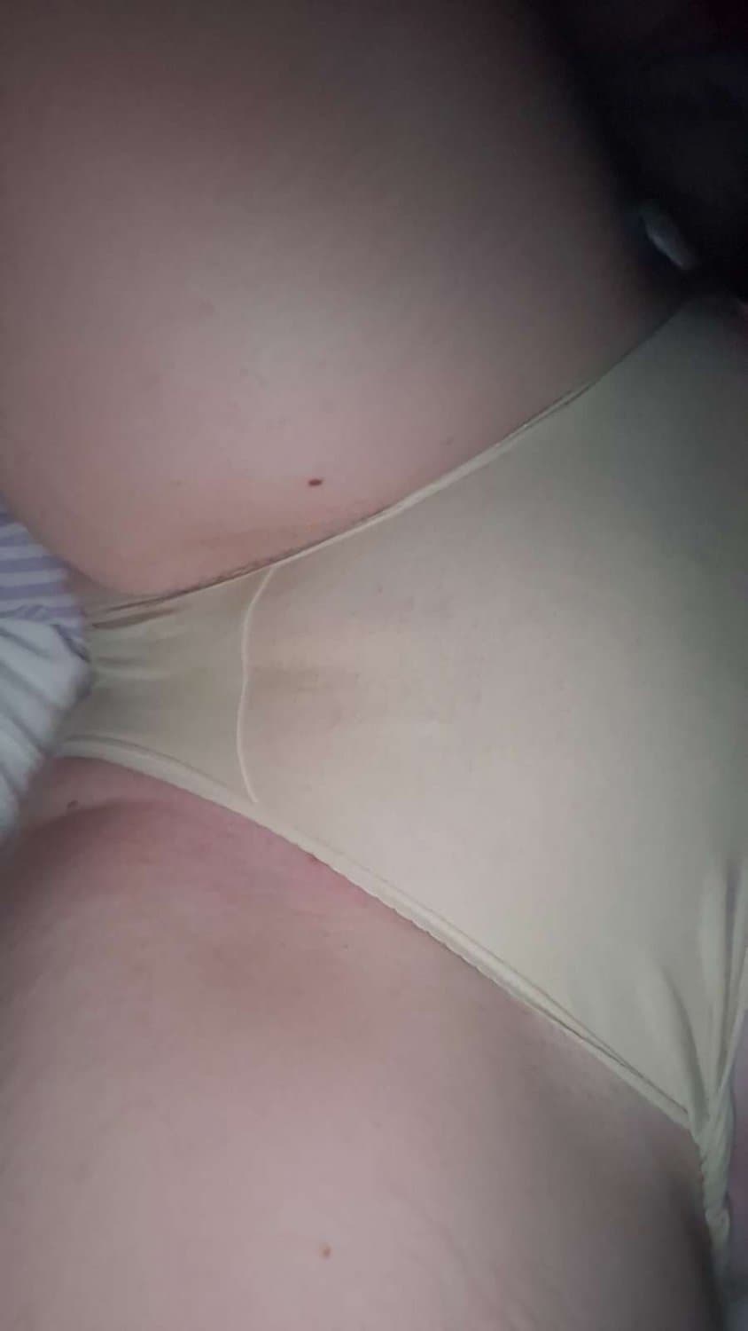 Exposing my 18 yearold virgin slut from the UK she loves body writing her daddys name