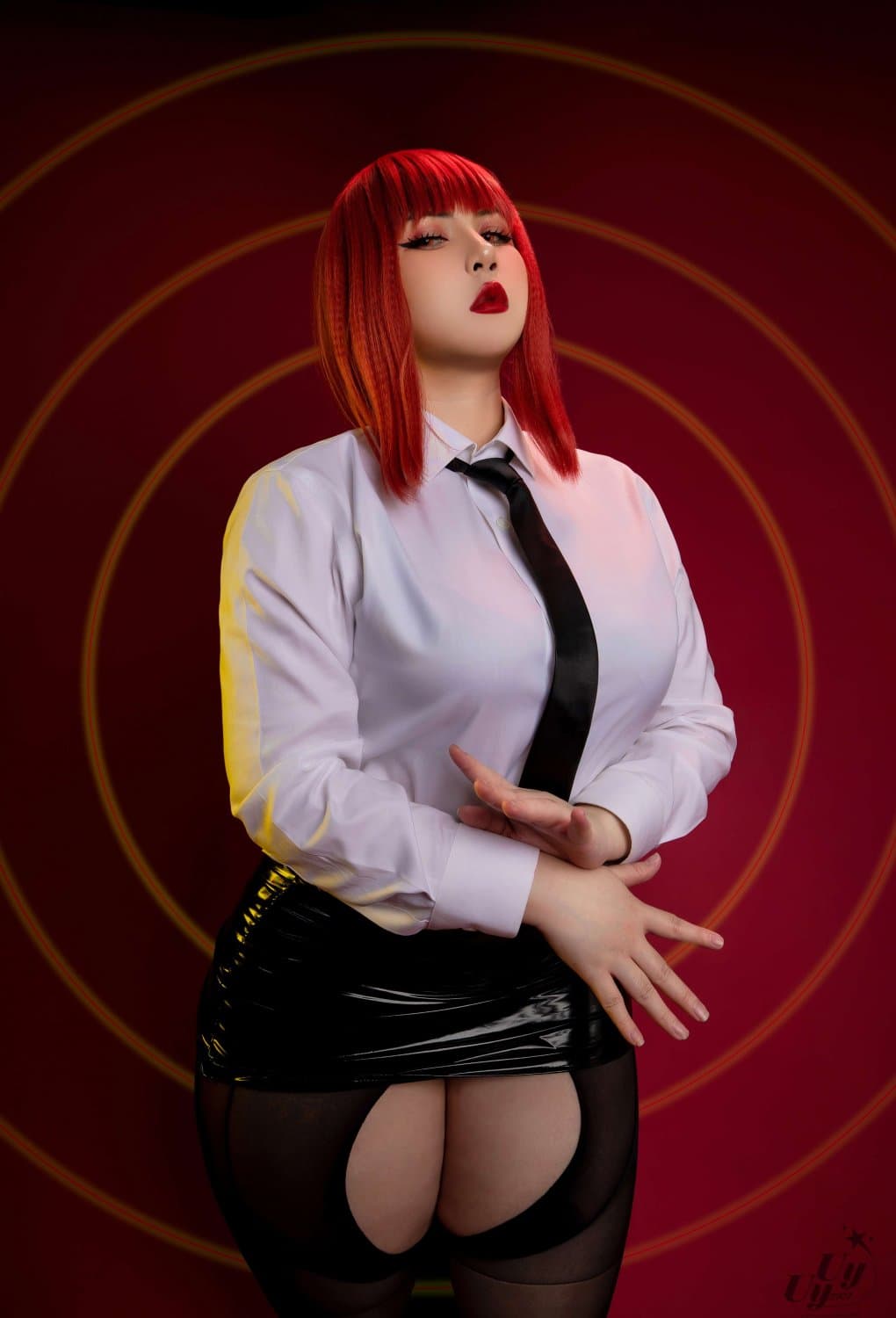 Thicc Ass Makima Cosplayer