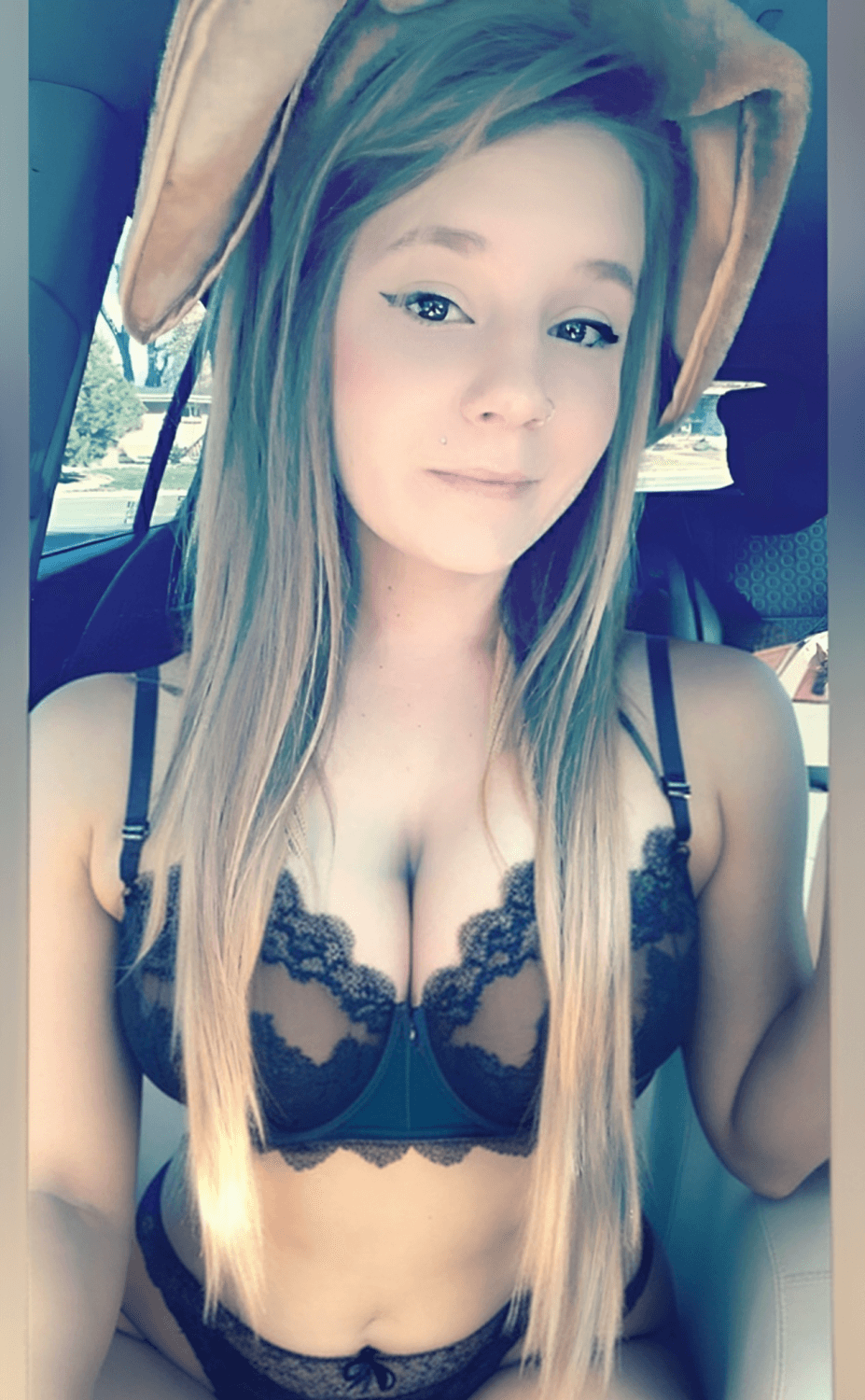 Sharleen - Bustyblonde