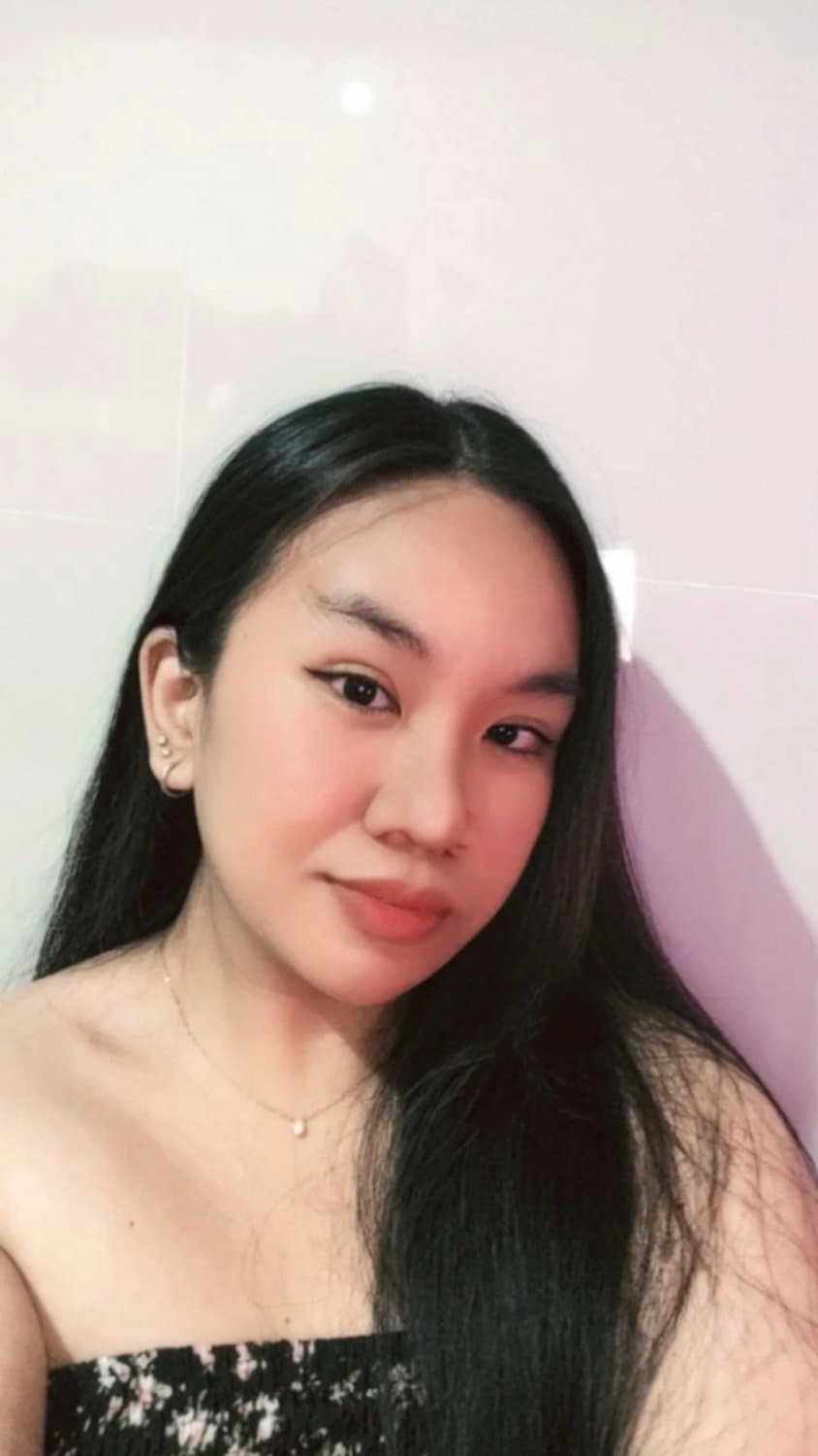 20yrs Old Chubby Pinay slut (Comment sino gusto siya makantot)