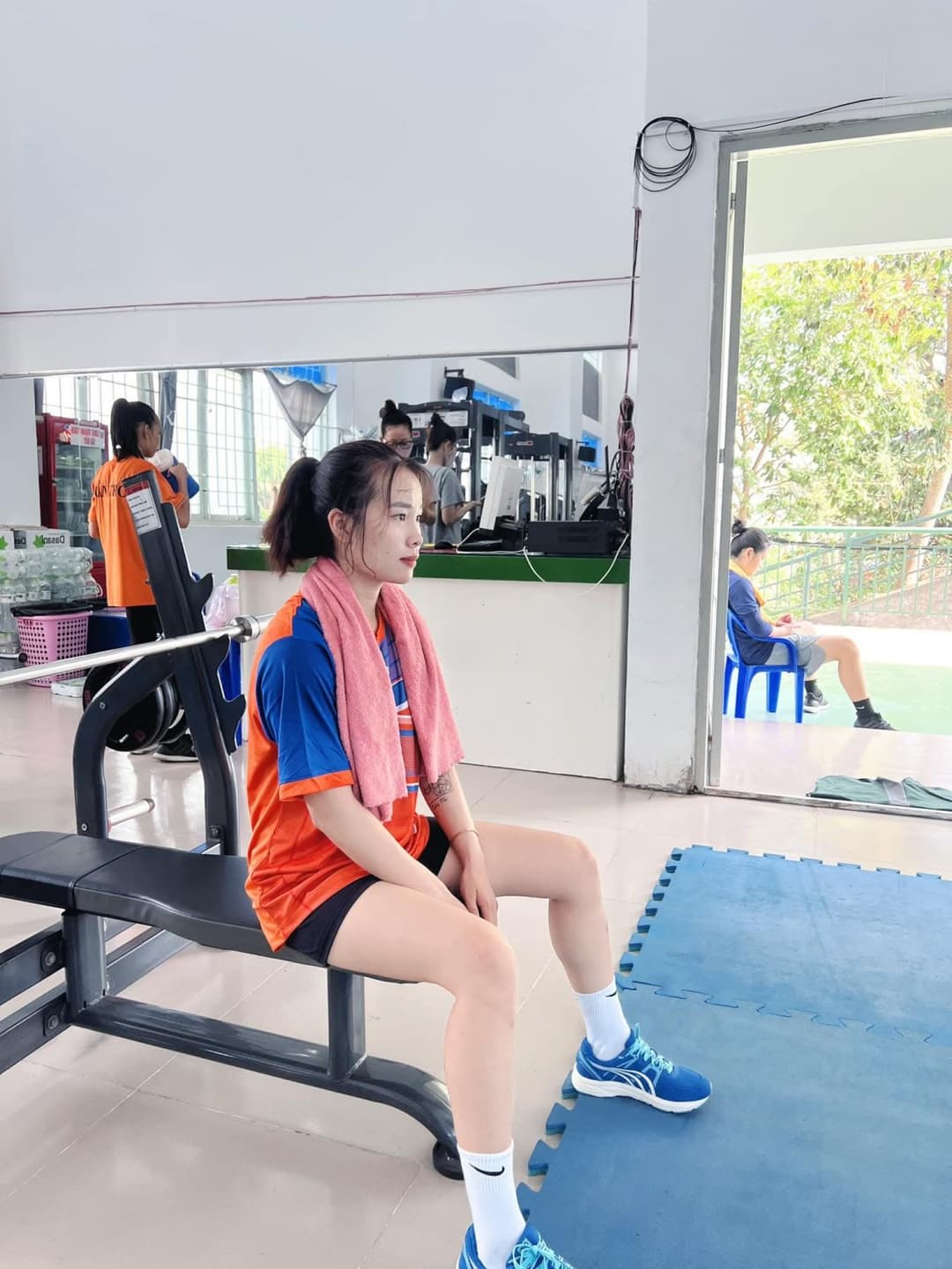 Sexy vietnam PE teacher, juicy fat ass and wet pussy when she teach her student, look at her beaty