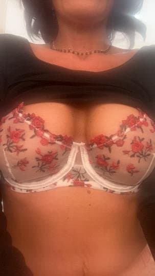 PERFECT PETITE MATURE SEXY HOT MILF COUGAR MOM featuring her daughter REAL CAMER ROLL LEAKS