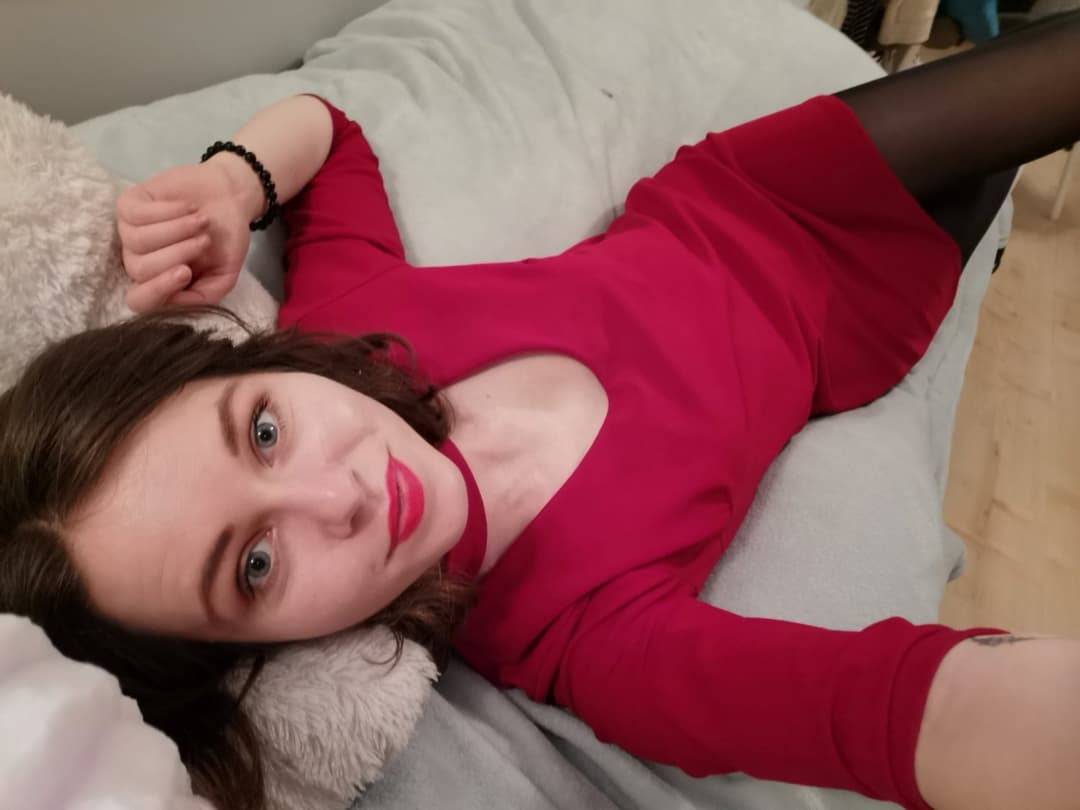 Horny flight attendant knows her charms