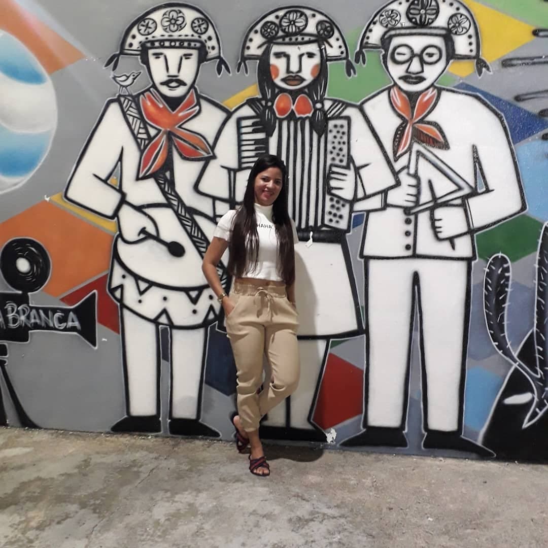 Marido da Rafinha fala que todos bate punheta para ela olha a risadinha dela que saber disso também