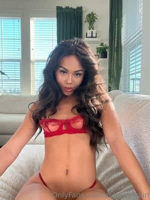 Click to view full size Asian Fitness Model Delia