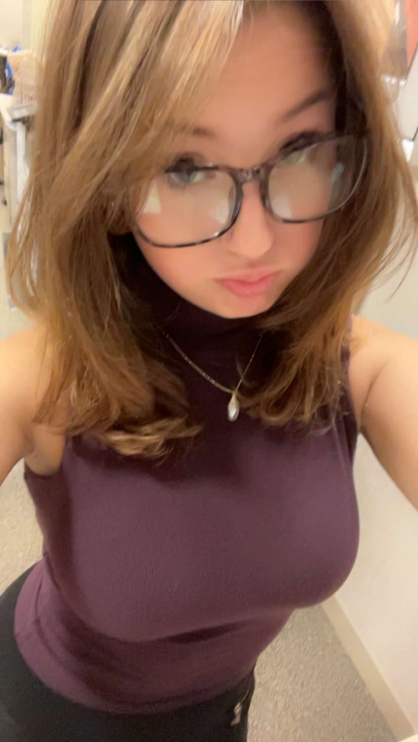 Click to view full size This horny 19 year old slut loves to fuck herself for older men