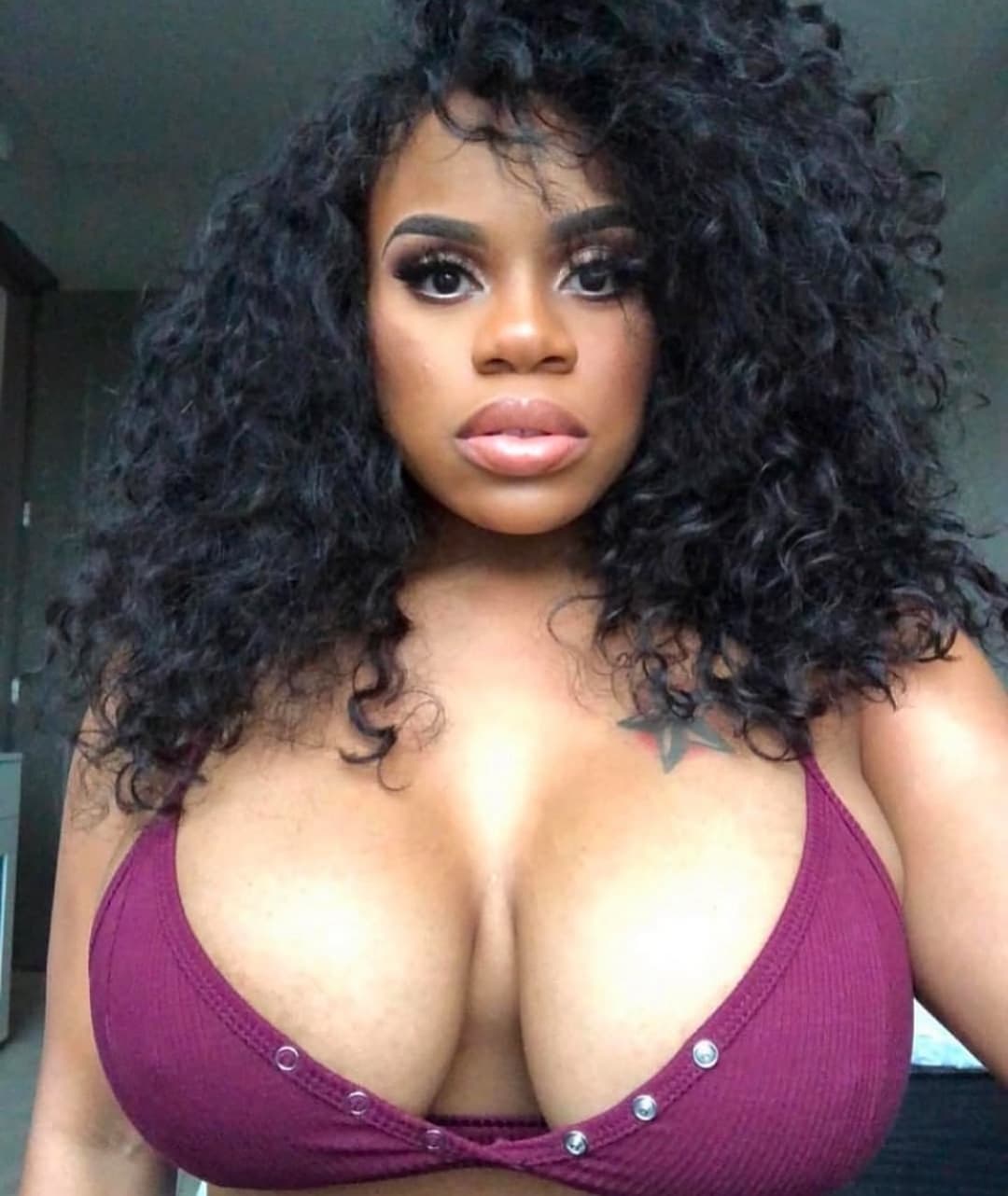 Dominique Chinn Preta Cavala Muito Gostosa