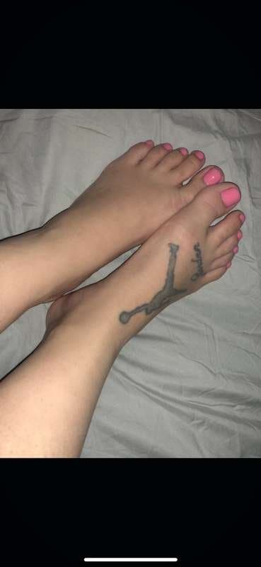 Long Tongue Thick lil Snowbunny pt1