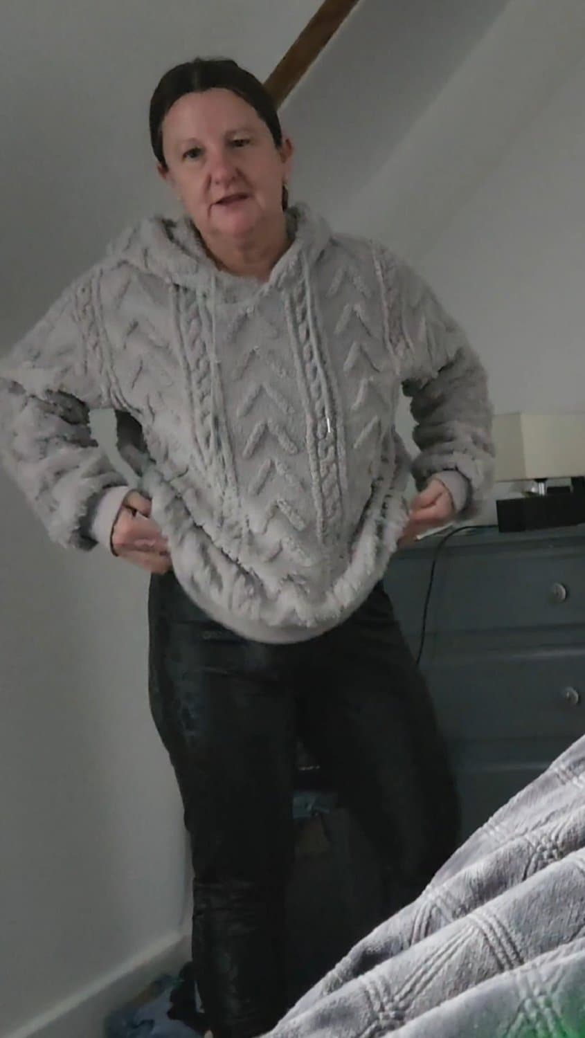 Watch this mature saggy milf shake her big ass, big belly and tiny tits? Which pic you want to see?