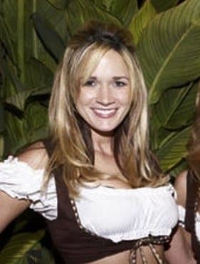 Barmaid probably thinks the internet forgot about her topless bouncy moment at Mardi Gras for G G W