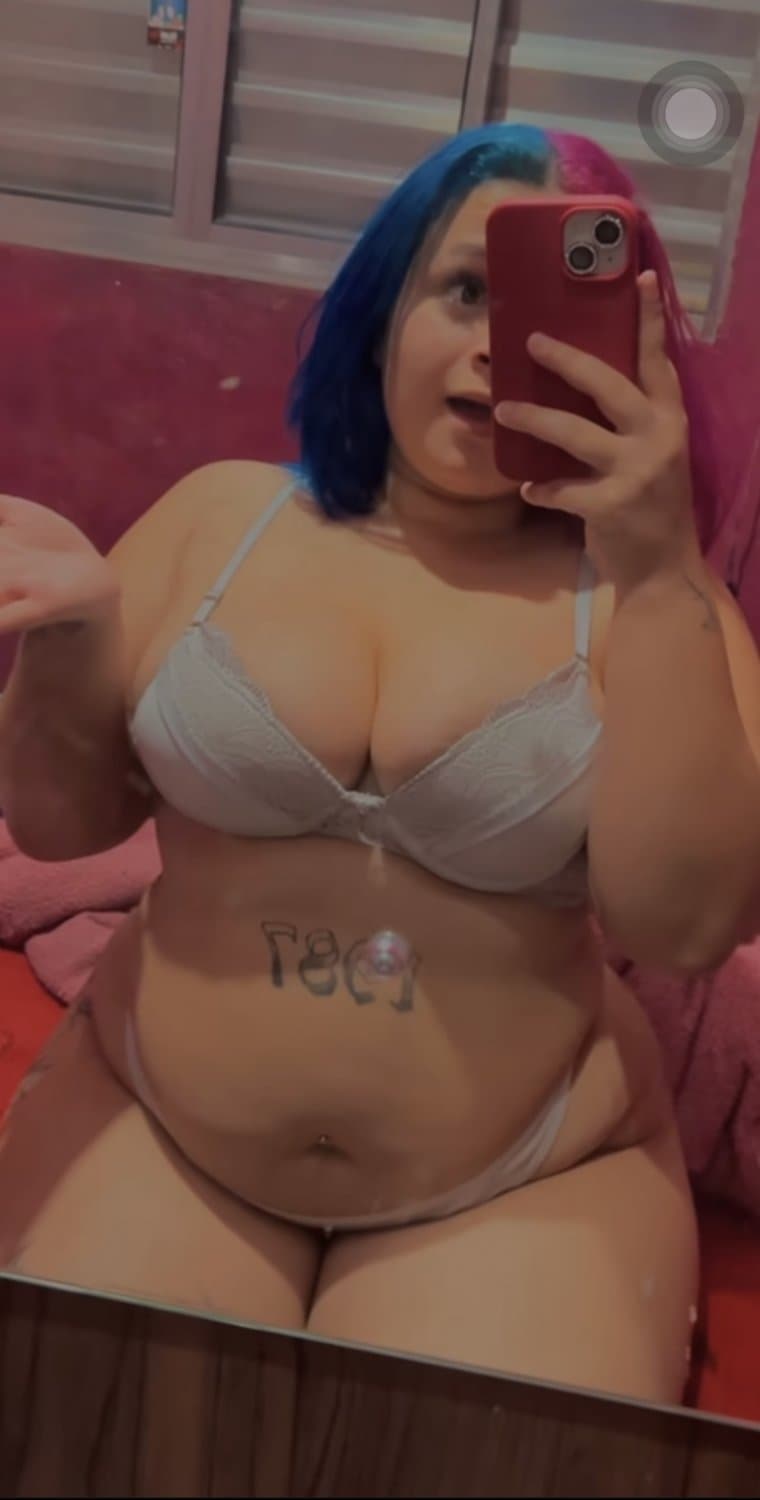 Click to view full size Agatha peninga - Puta da quebrada ??