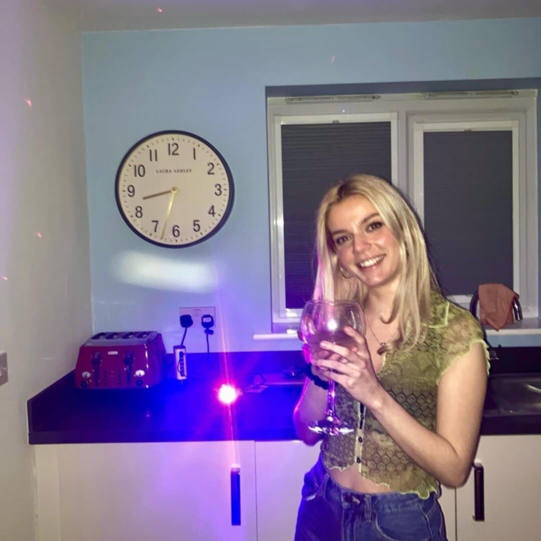 Leaked teen gets facial in her halloween costume (dm me to trade)