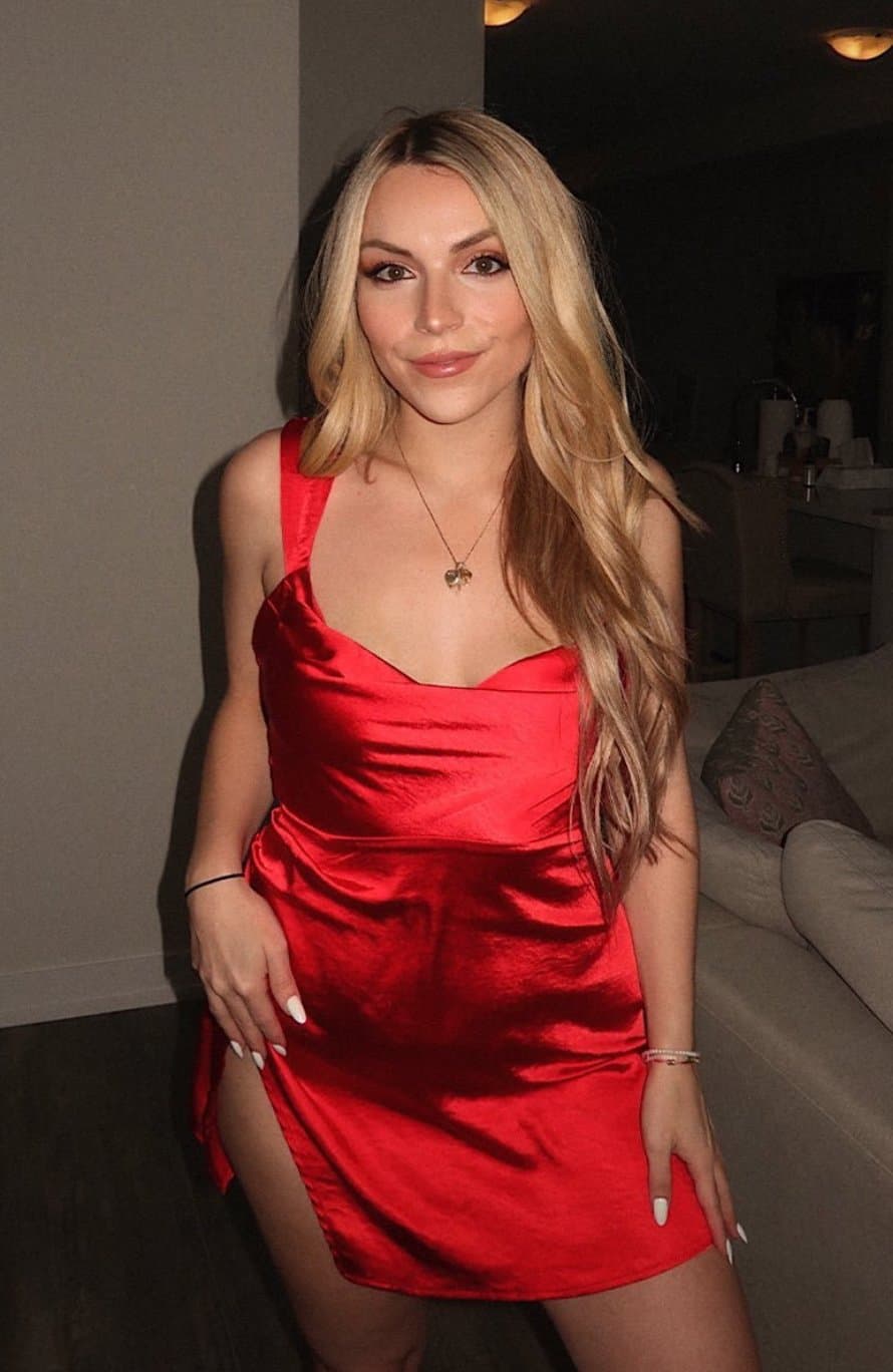 I wonder how much cock this drunk PAWG whore sucked last night after new years