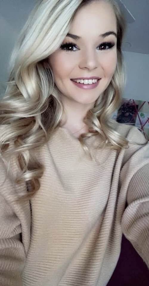 Barbie doll slut sam, 24 FL, shows her whole body