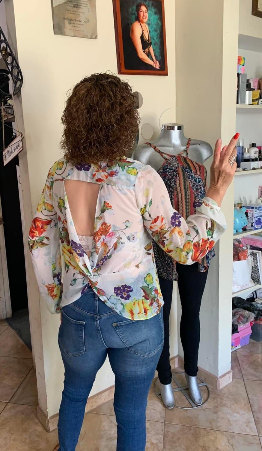 Click to view full size I would still tear this up even tho she a bit old she got big tits and cute toes lowkey