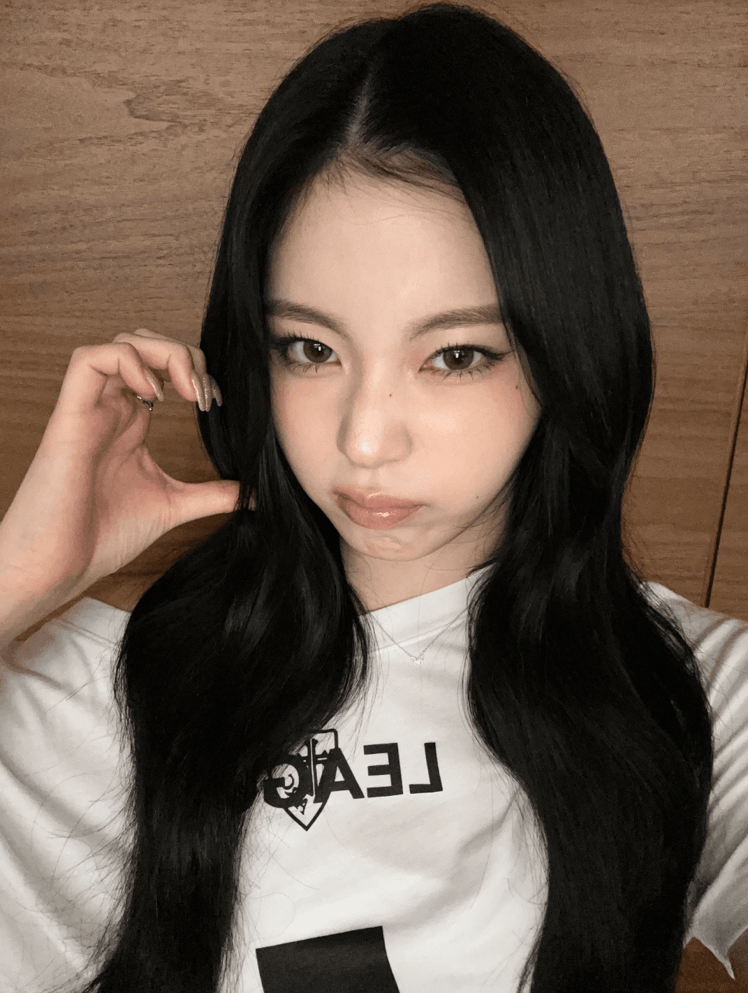 Kyujin nmixx. Come on guys! Leave your empty balls for this kitten face that screams for cum