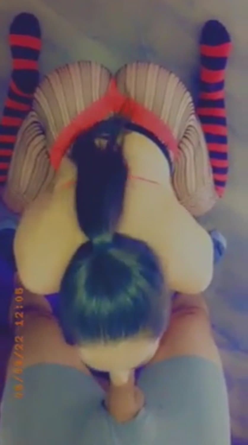 Nice ass sucking dick