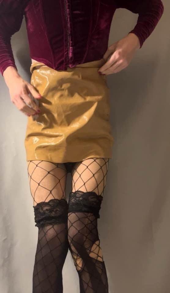 Click to view full size New scottish sissy Jess is only 22 and knows shes a sissy slut