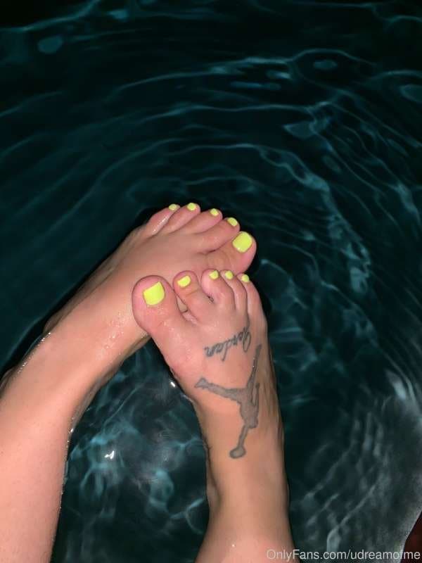 Long Tongue Thick lil Snowbunny pt1