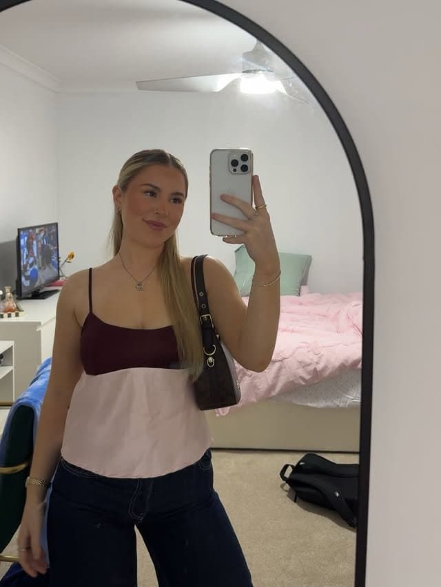 Sexy busty blonde teen Ashlyn