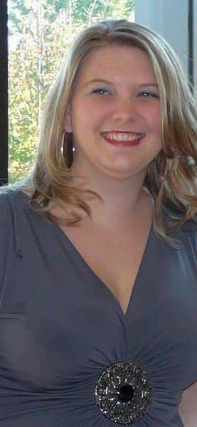 Sharon spreads her wife cunt for us