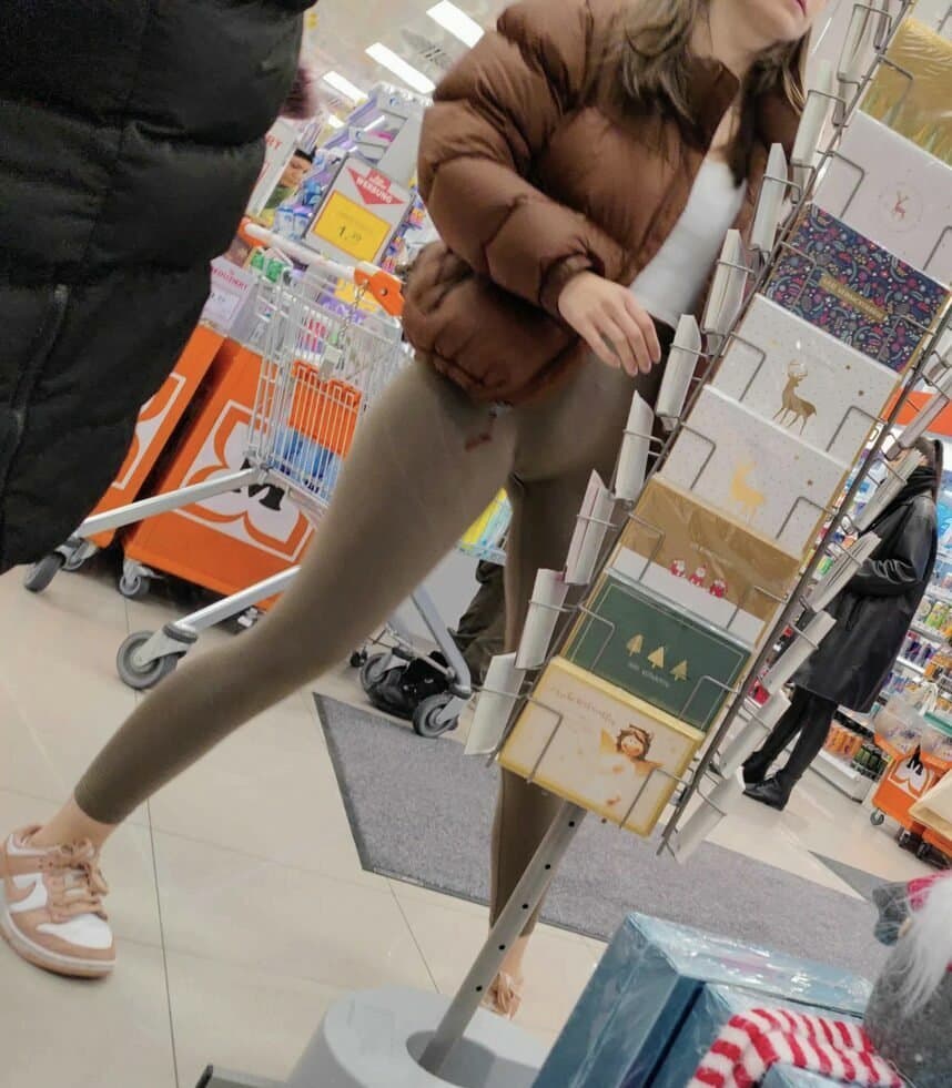 German girl deep booty scrunch leggings [not oc]