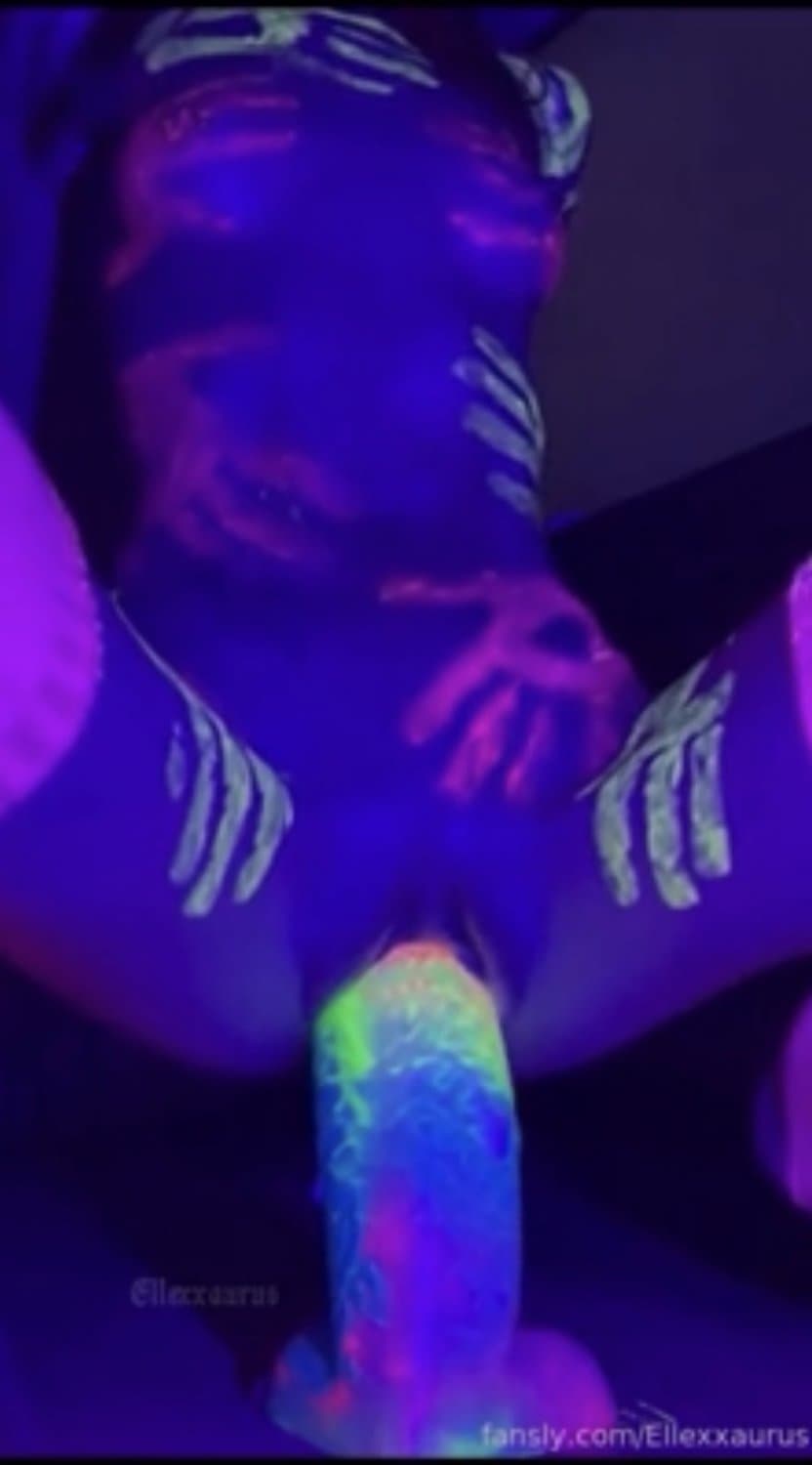Petite babe riding glow in the dark large dildo