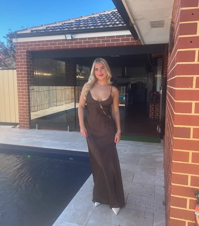 Sexy busty blonde teen Ashlyn