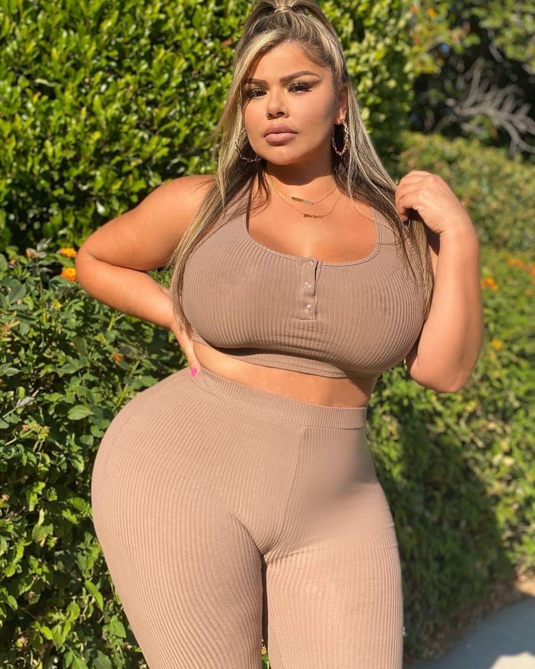 Michele Mendez Gordinha Loira Muito Gostosa