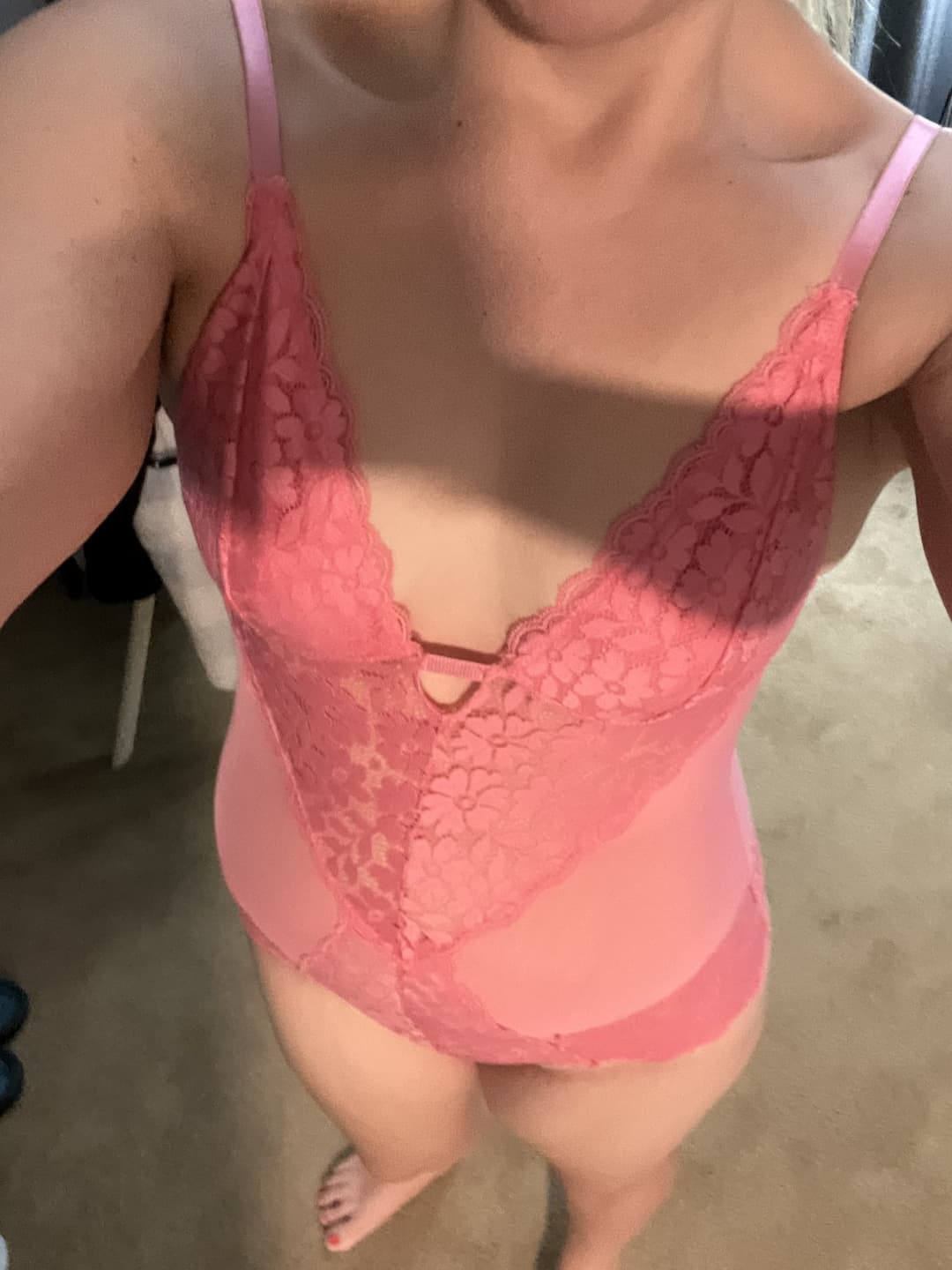 Click to view full size Hotwife risk… don’t save her ?