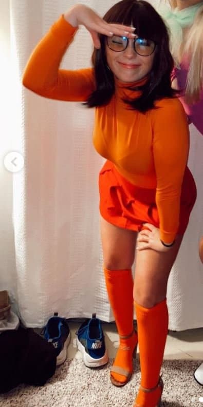 Click to view full size Twin sibling Kate has a slutty time at the beach