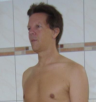 Click to view full size 2025-09-19-151105--red_toe-nails-ninf (1)