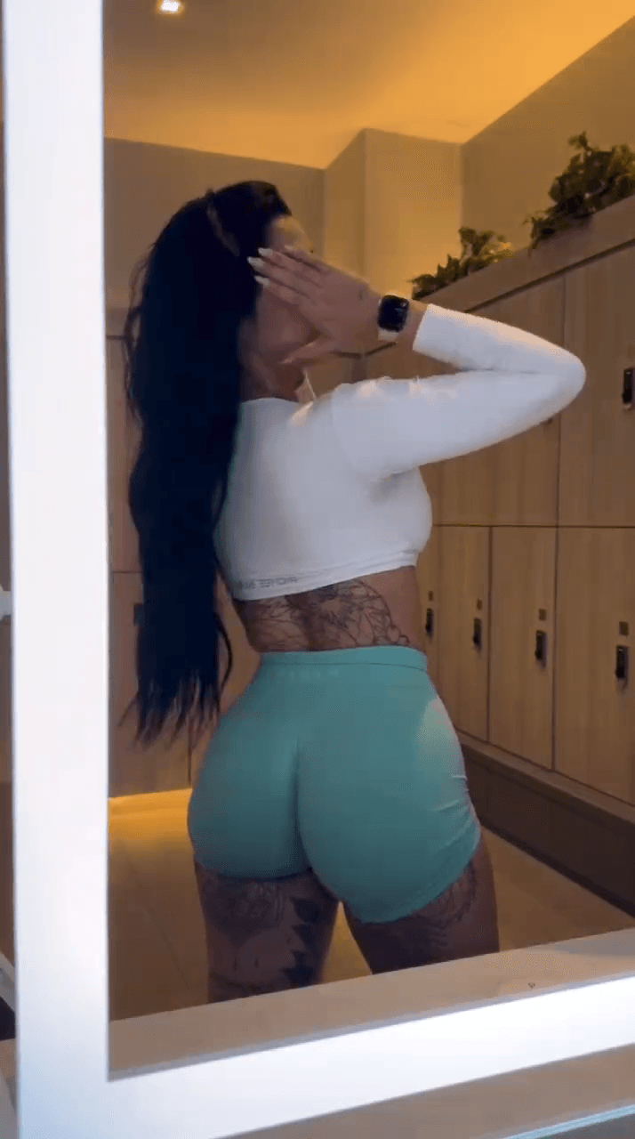 Morena Rabuda e gostosa