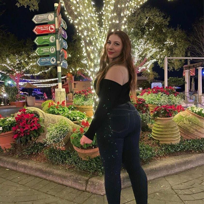 Click to view full size Dumb flat ass slut Rachel