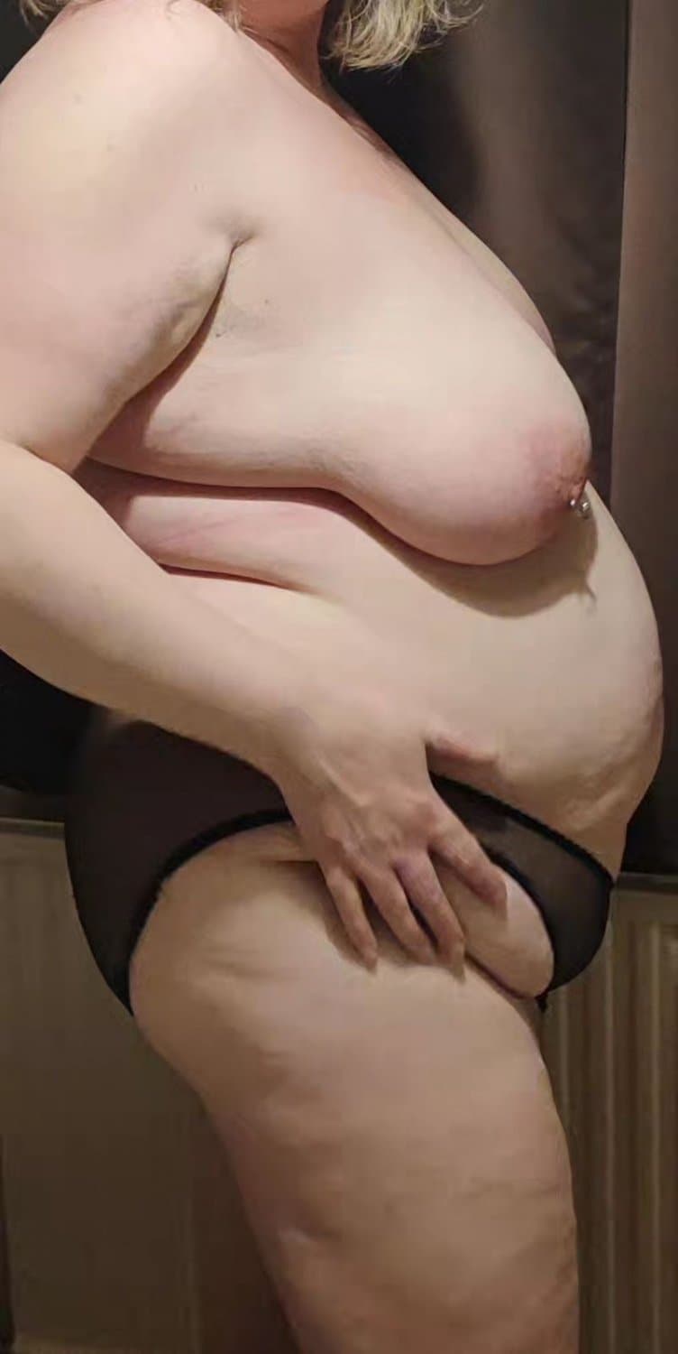 Sexy BBW amateur wife strip