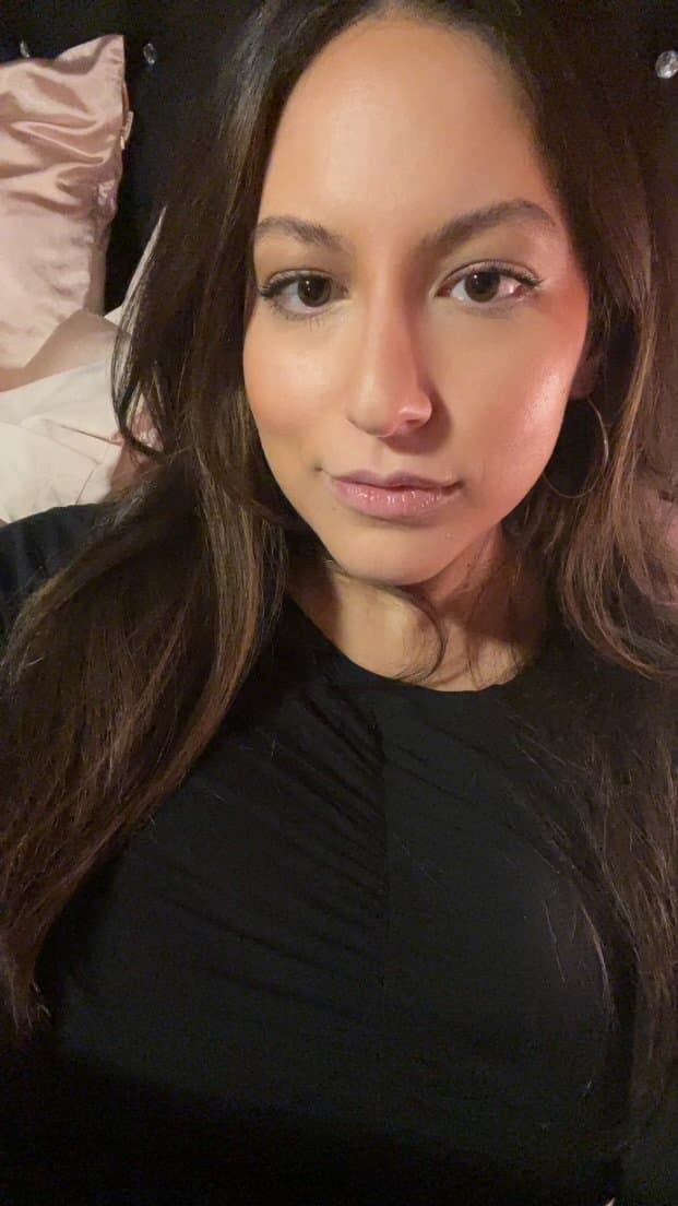 Staten Island barber assistant showing off tits