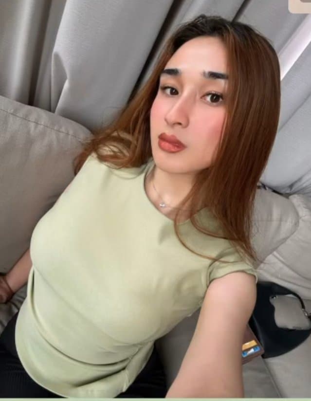 Hot BN malay social media model