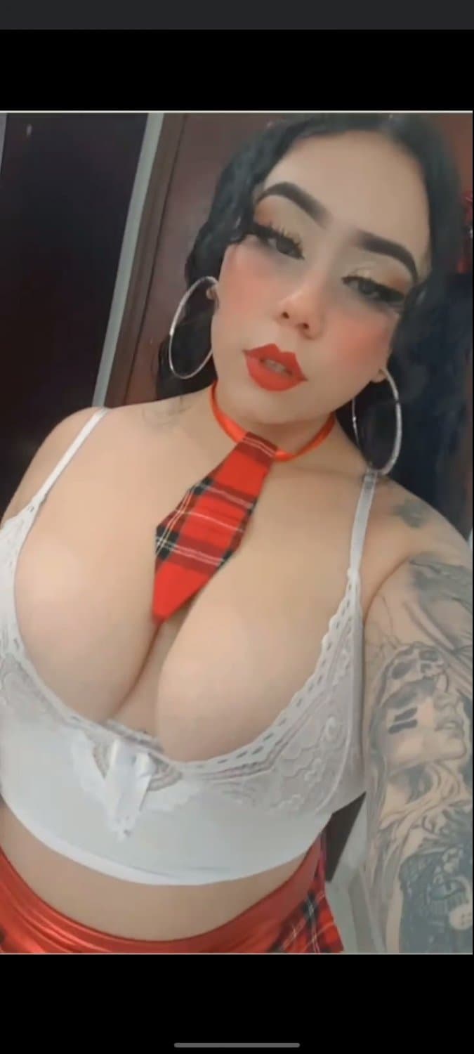 Luisa Fernanda lya_evans444"eva_wrigth puta colombiana hace stream en chaturbate y el marido ni sabe