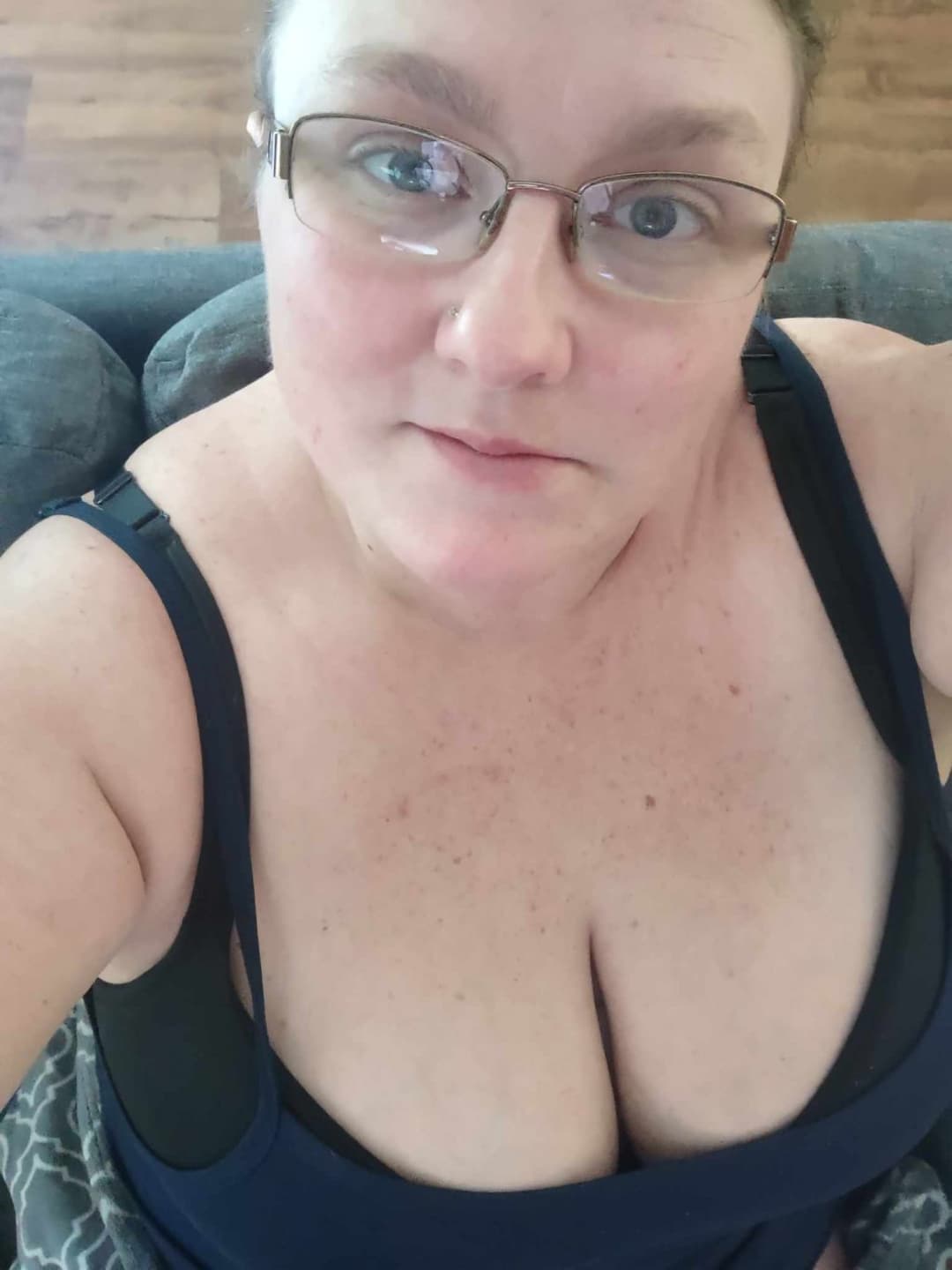 Anyone know this Fat Virginia cow with fat udders. Kik hond89 and tell him about his fat cow