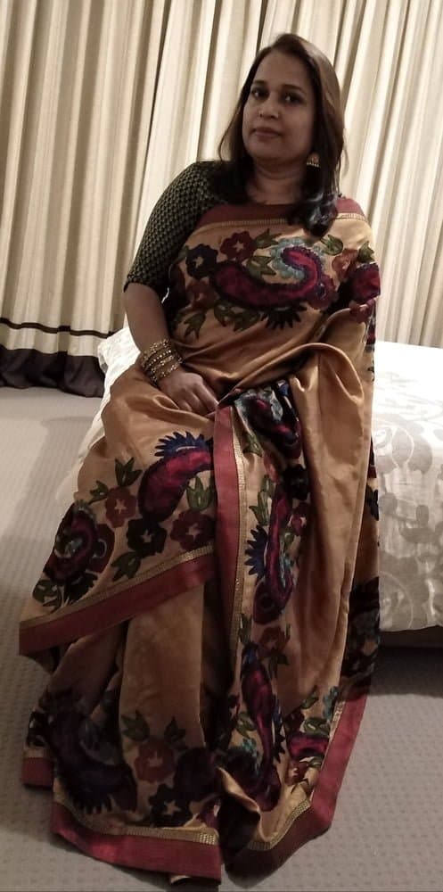 Voluptuous bhabhi from Dhaka, Bangladesh. No one could resist to pound this bhabhi????