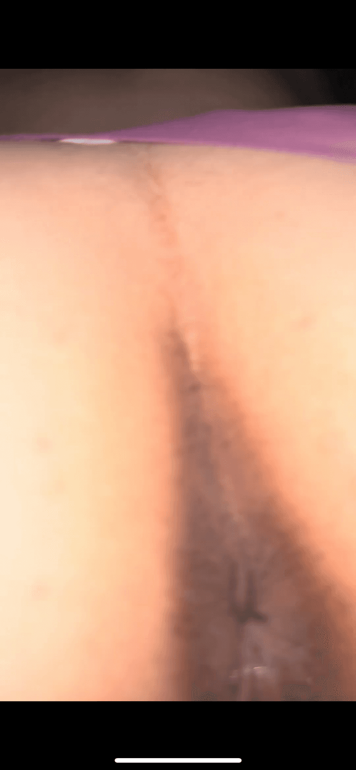 Estudiante puta entregando su coño peludo es toda una zorra deseando una verga enorme