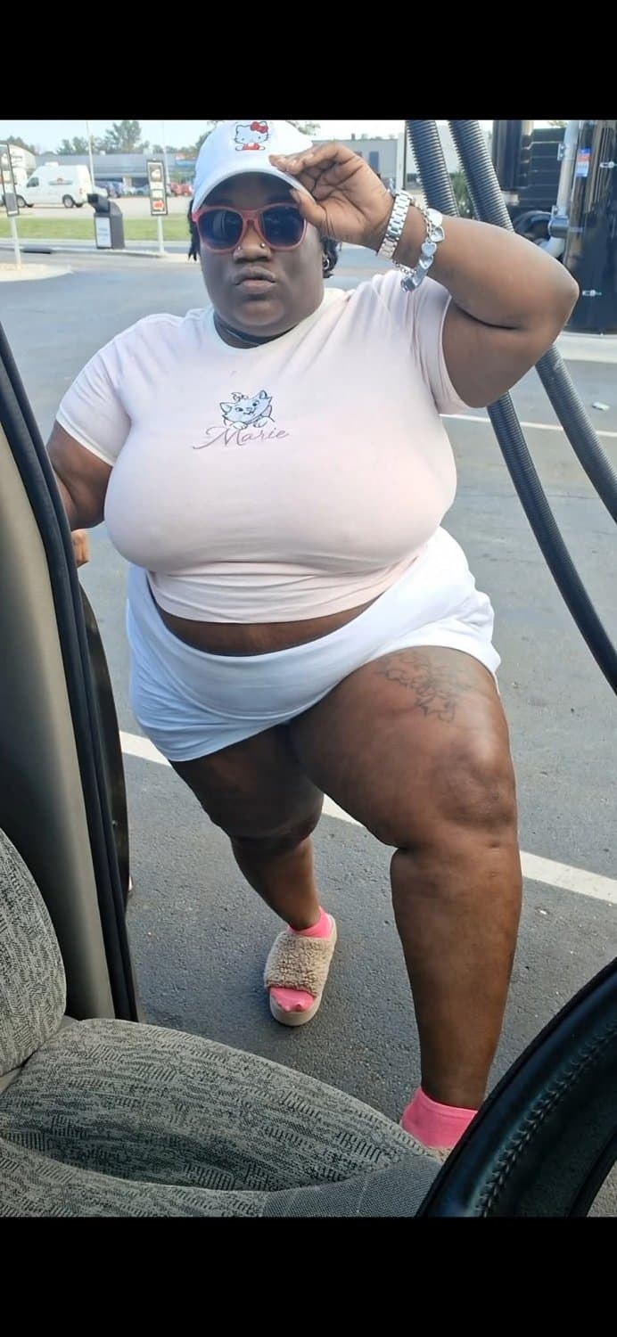 HUGE THICK MEGA EBONY BBW BUG OLE JUICY ASS BOOTY