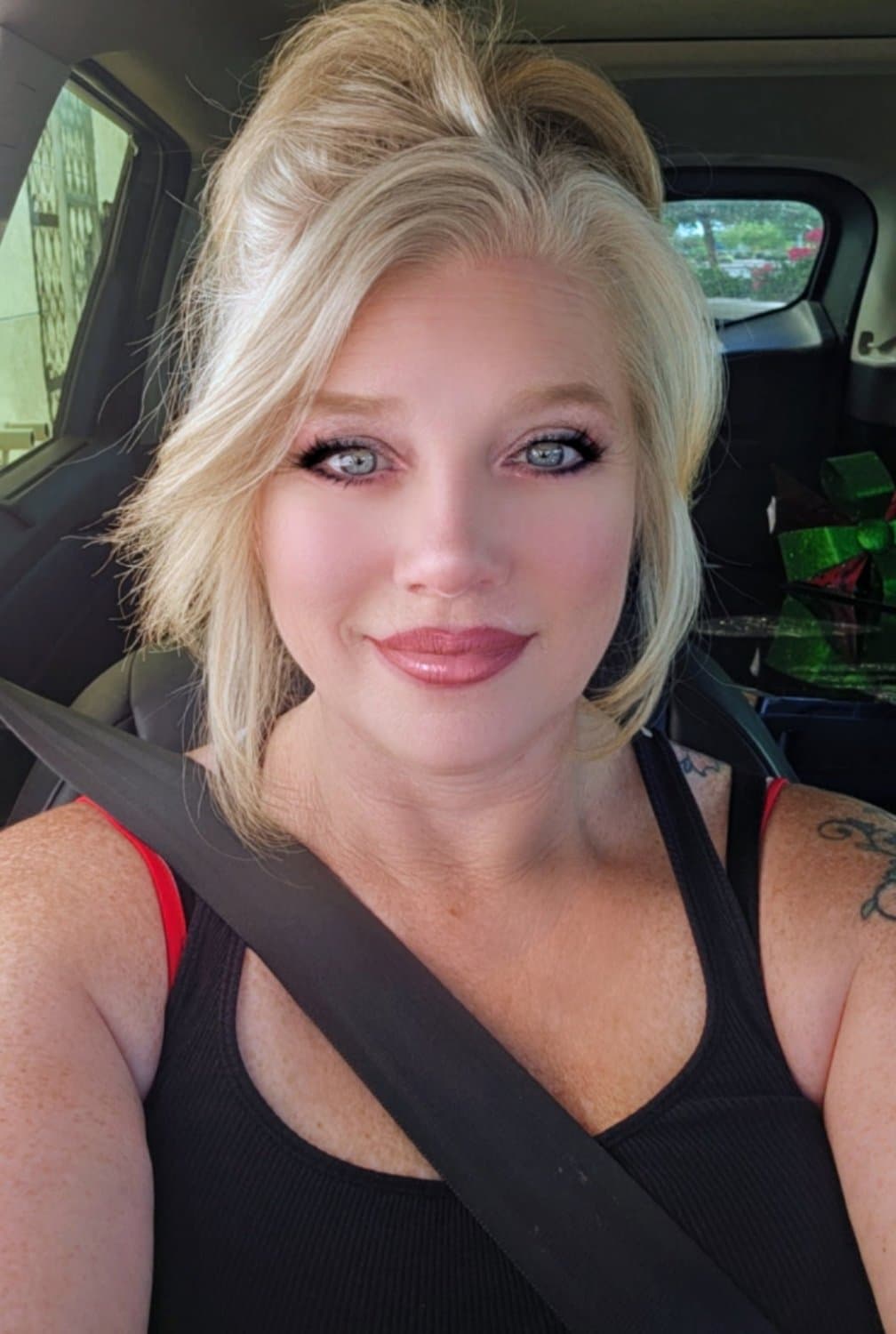 Meet Me At My My Office After Work For Topless Pictures - Big Boobs Blonde , Arizona free Use