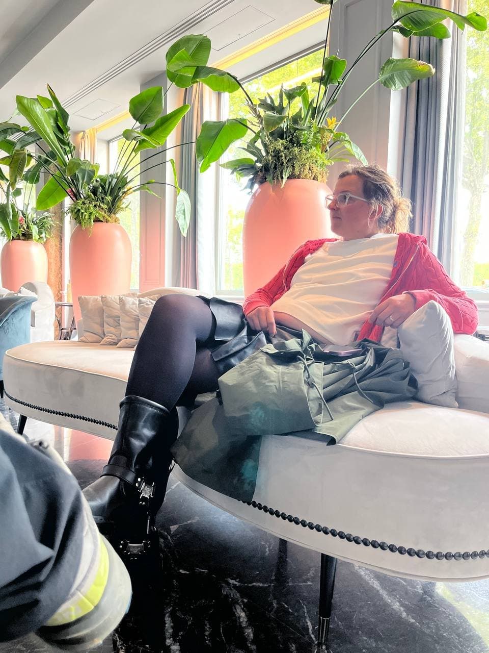 Hélène la chienne obéissante prête a être soumise dans le Jura