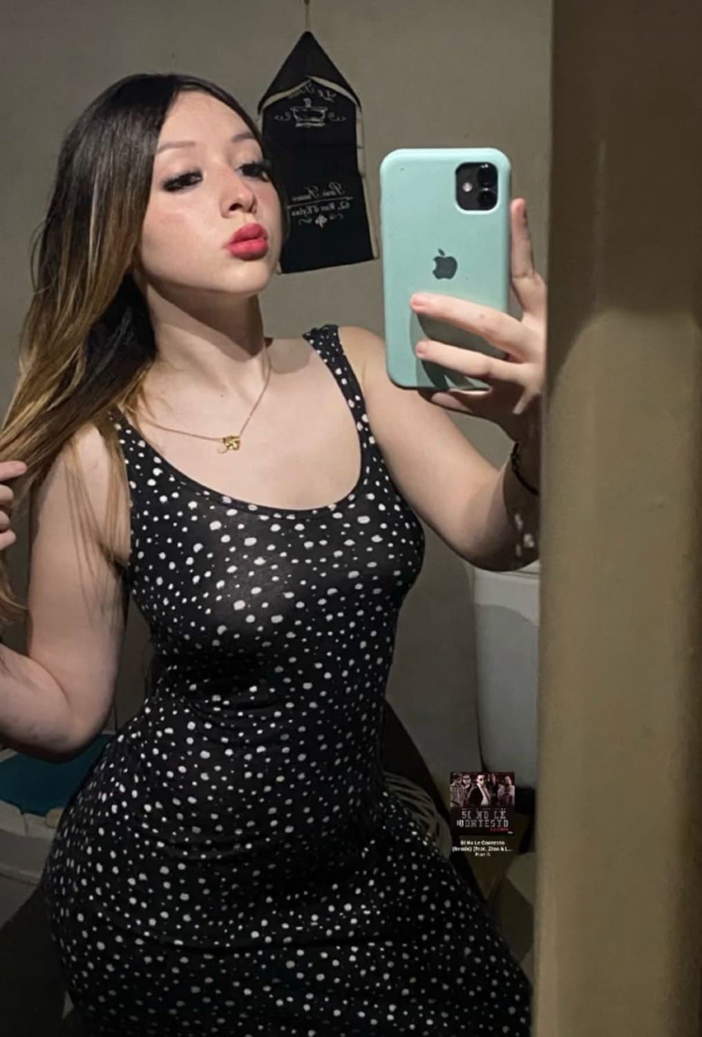 Pendeja blanquita culona se deja cojer